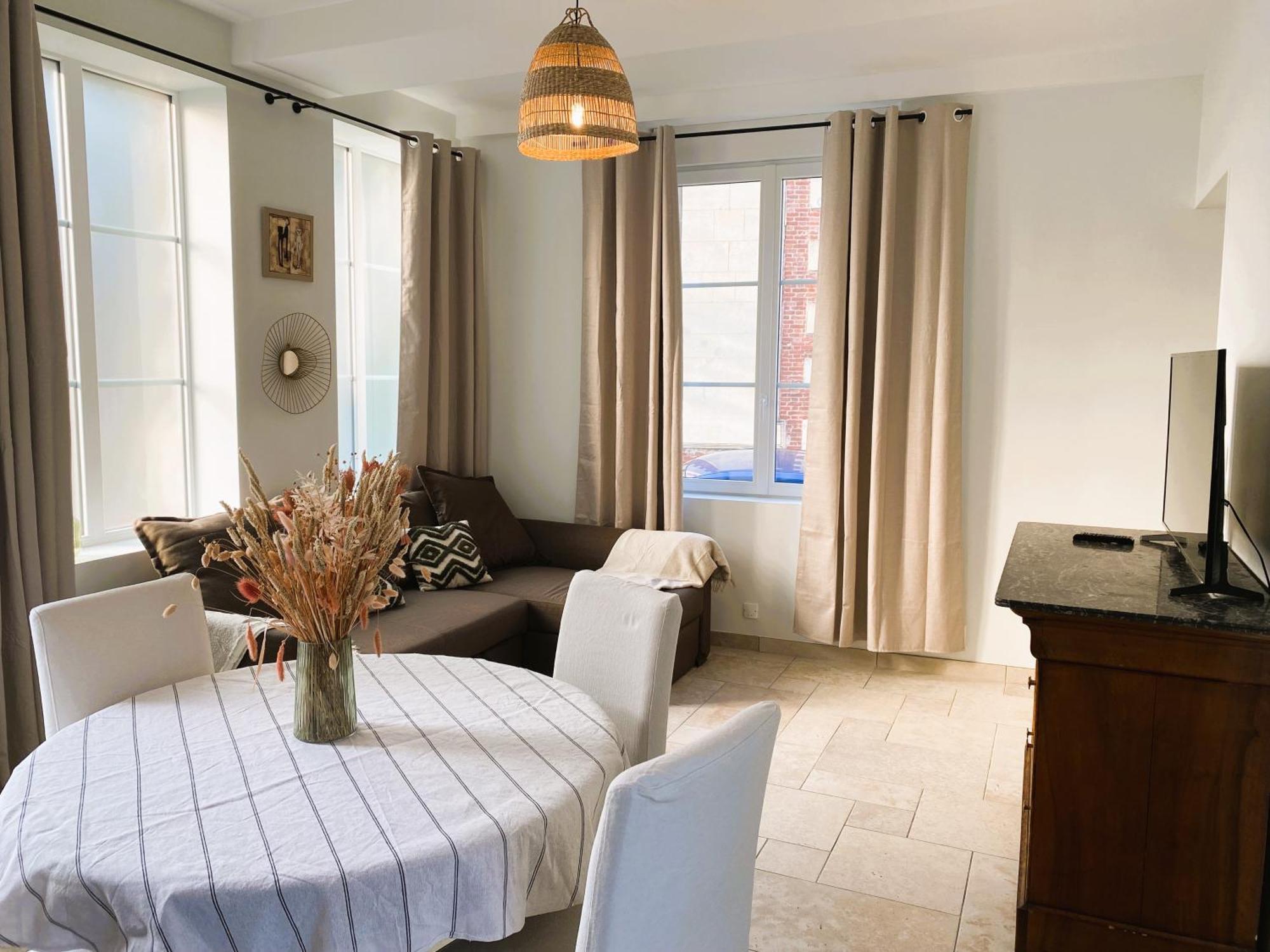 Maison 2 Chambres Avec Parking Et Jardin โนยง ภายนอก รูปภาพ