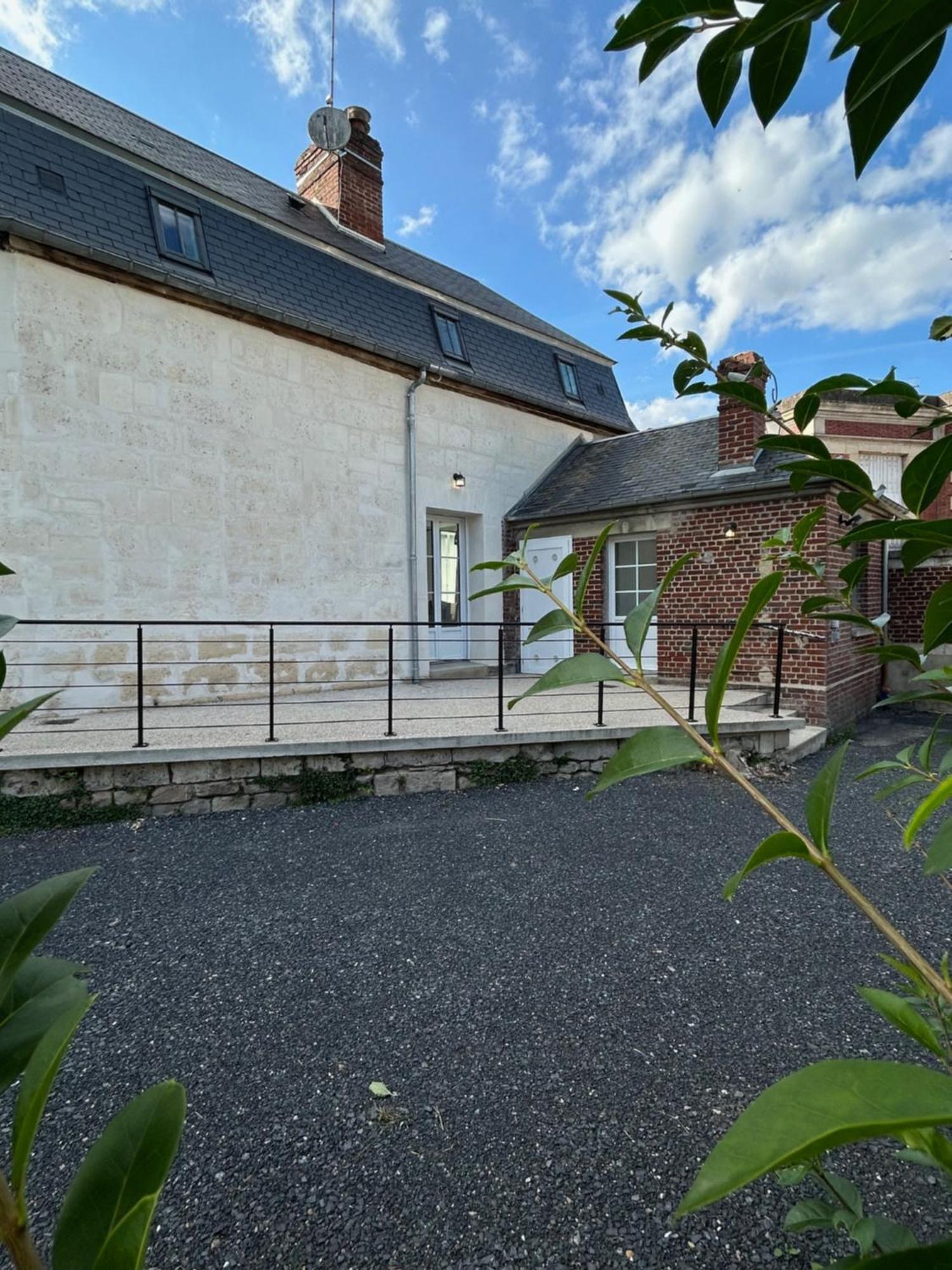 Maison 2 Chambres Avec Parking Et Jardin โนยง ภายนอก รูปภาพ