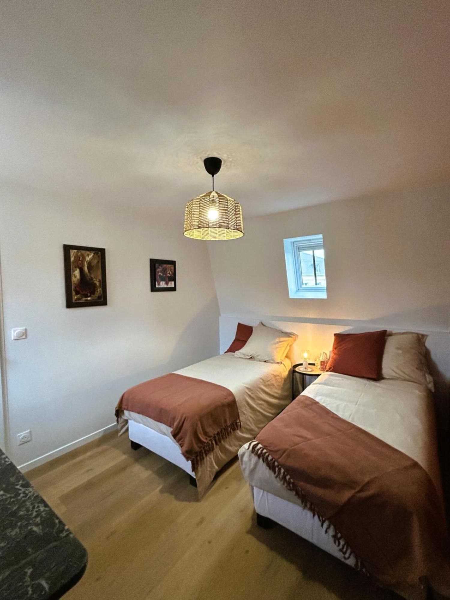 Maison 2 Chambres Avec Parking Et Jardin โนยง ภายนอก รูปภาพ