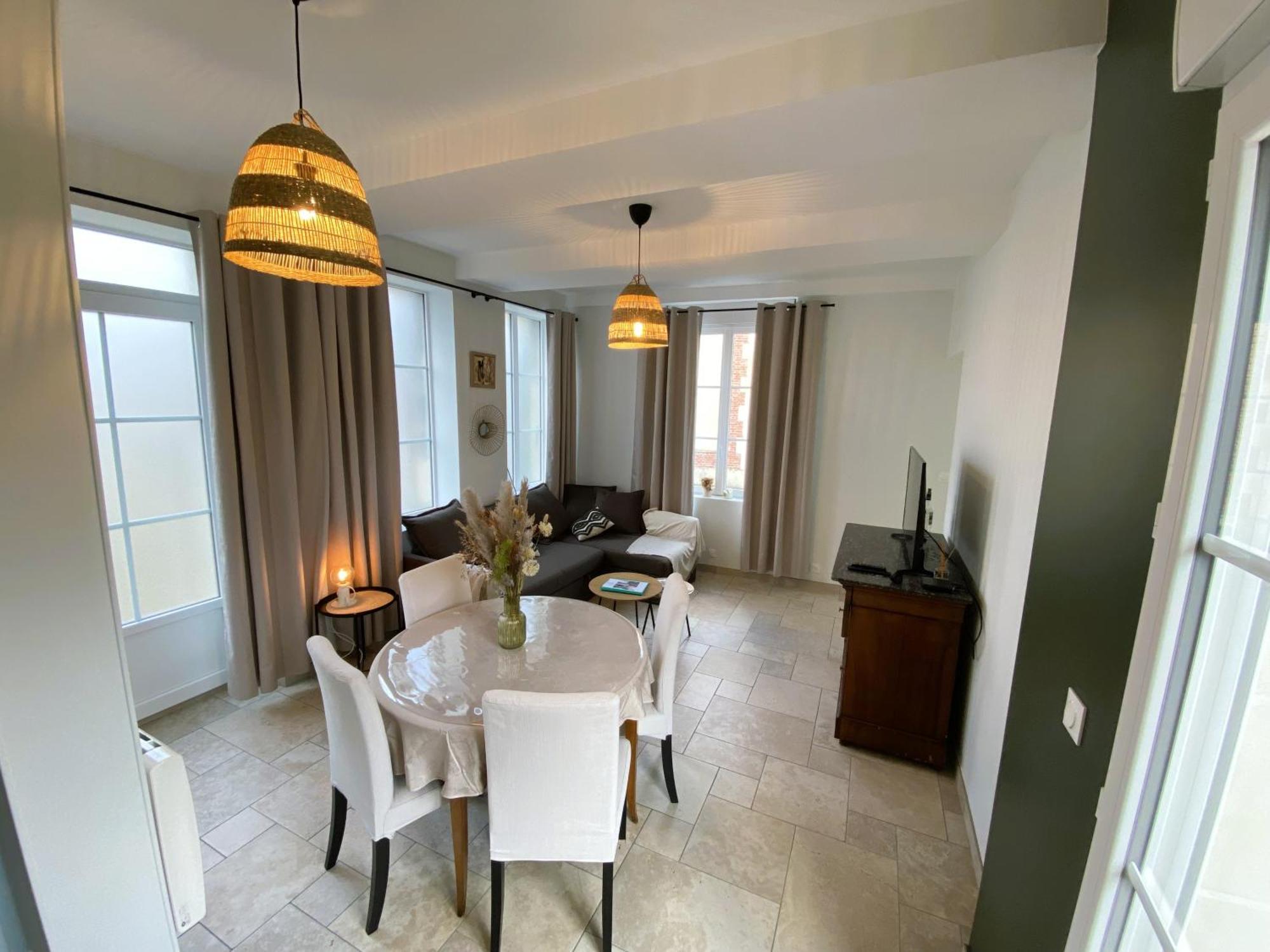 Maison 2 Chambres Avec Parking Et Jardin โนยง ภายนอก รูปภาพ