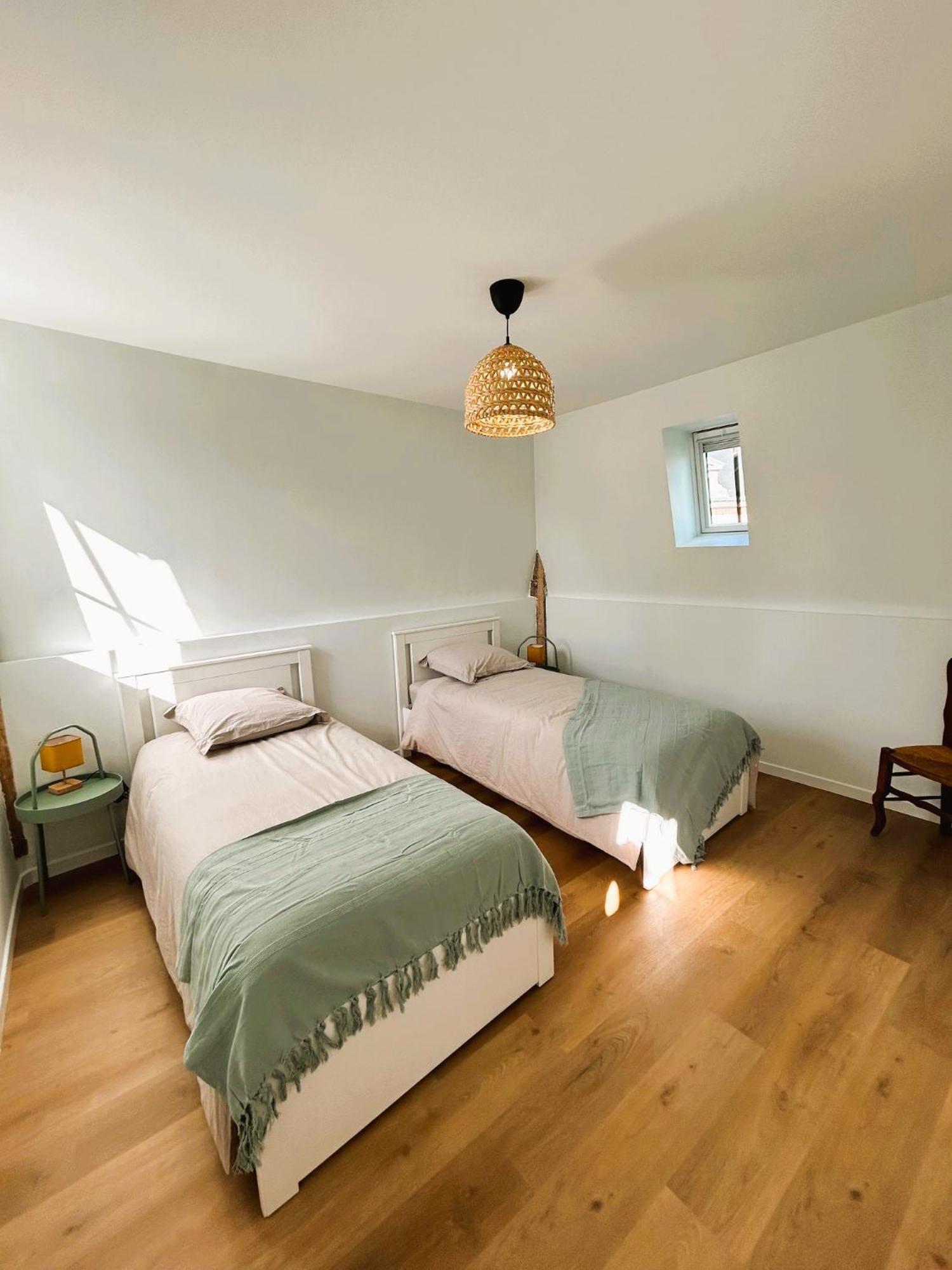 Maison 2 Chambres Avec Parking Et Jardin โนยง ภายนอก รูปภาพ